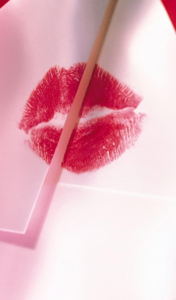 Конверт с поцелуем на День Святого Валентина 14 февраля