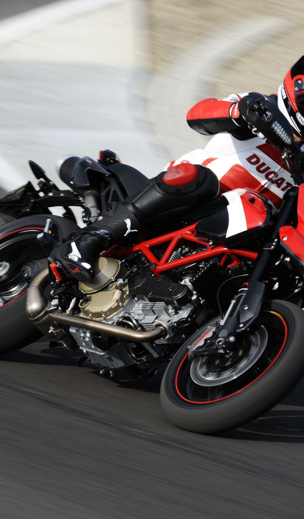 Невероятно быстрый мотоцикл Ducati Hypermotard SP