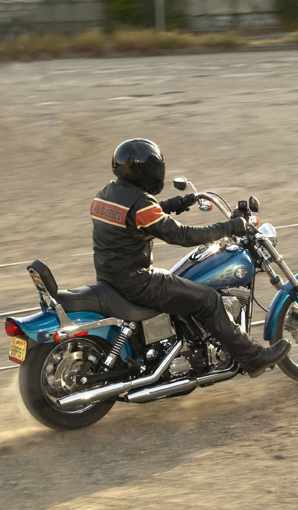 Новый надежный мотоцикл Harley-Davidson Dyna Switchback