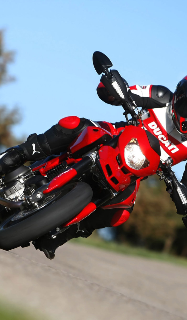 Популярный мотоцикл Ducati Hypermotard SP