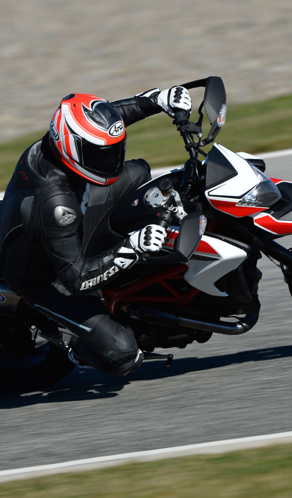 Тест-драйв мотоцикла Ducati Hypermotard SP
