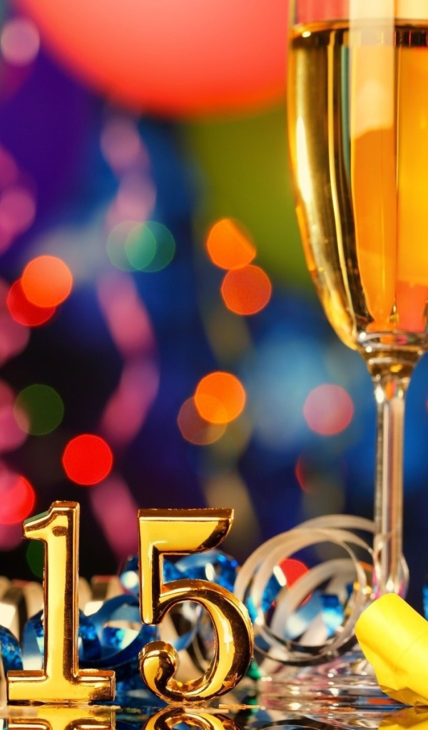 Бокалы шампанского на Новый Год 2015