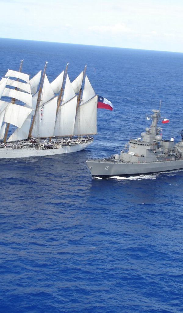 Парусный и военный корабли