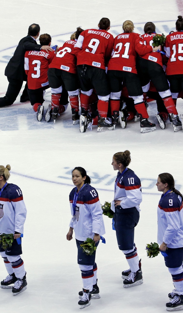 Американские хоккеистки обладательницы серебряной медали на олимпиаде в Сочи