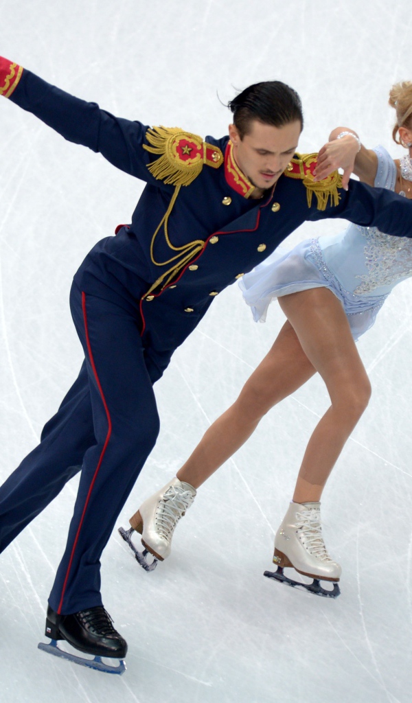 Обладатели золотых медалей  в фигурном катании Татьяна Волосожар и Максим Траньков в Сочи