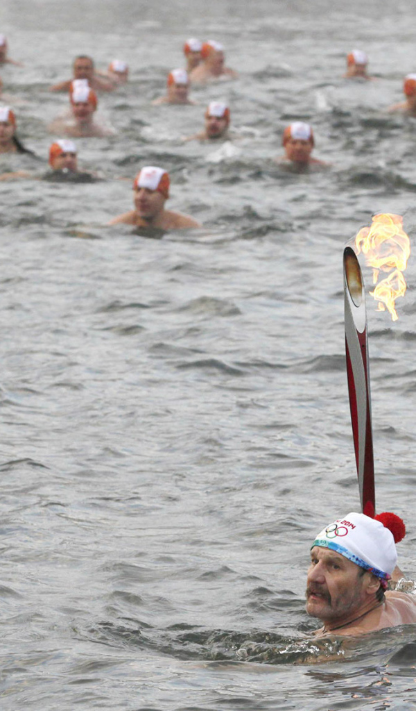 Olympic torch in the water to the Games in Sochi 2014