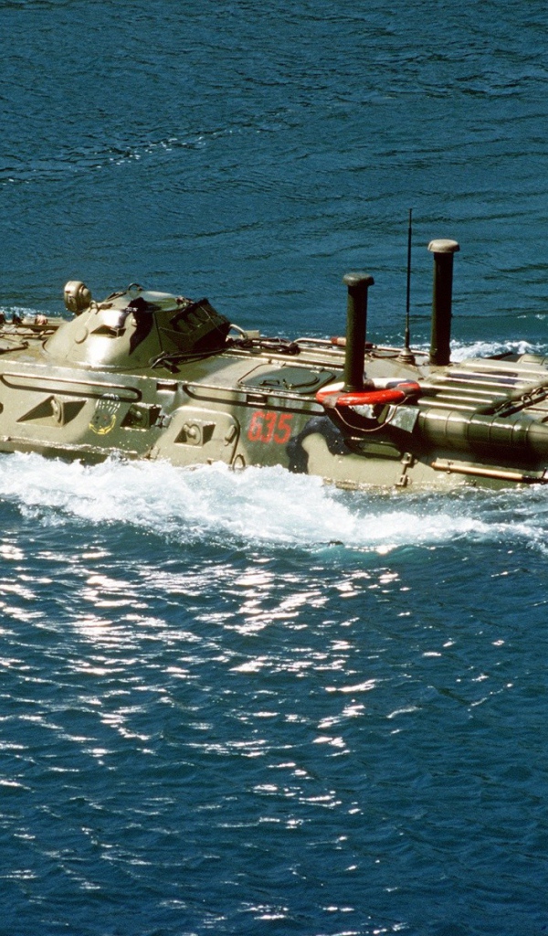 Плавающий военный бронетранспортер