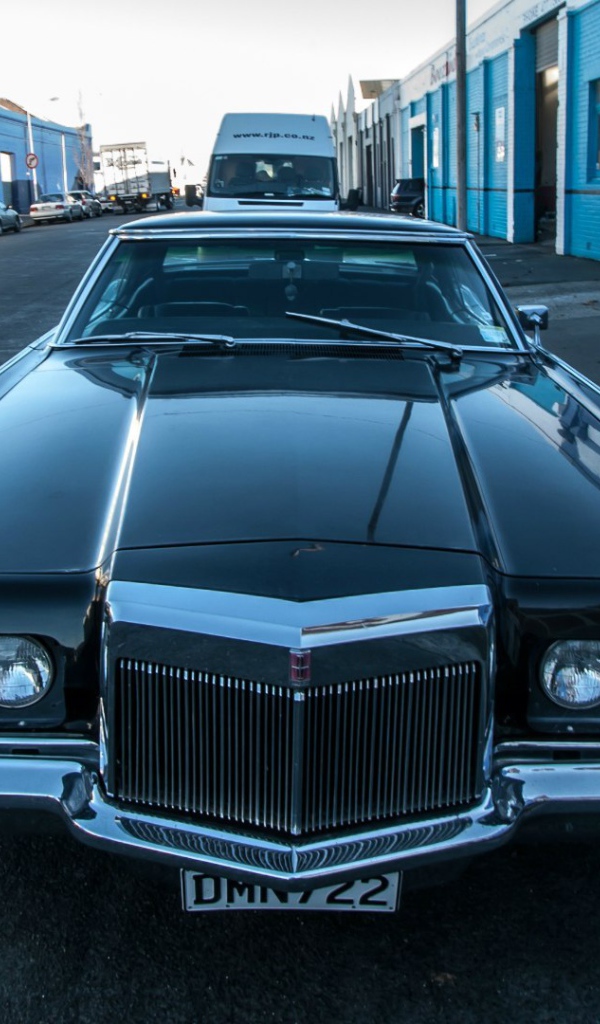 Великолепный черный Lincoln Continental
