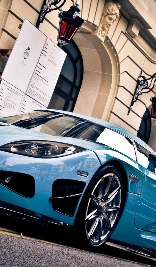 Голубой спортивный Koenigsegg CCX