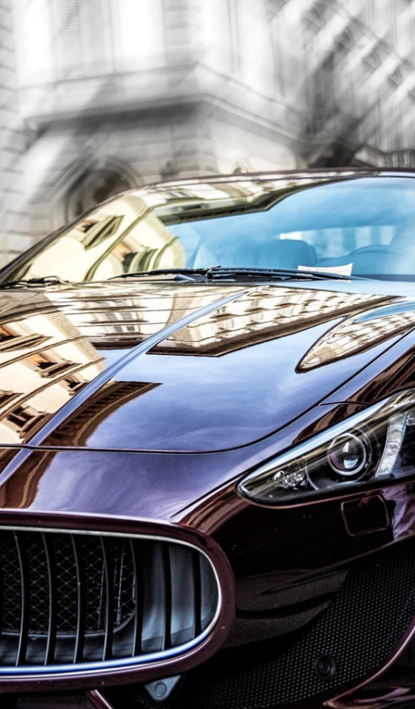 Роскошный и дорогой автомобиль Maserati