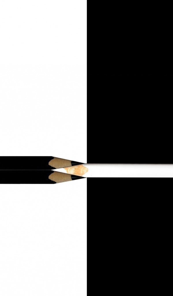 Белый и черный карандаши