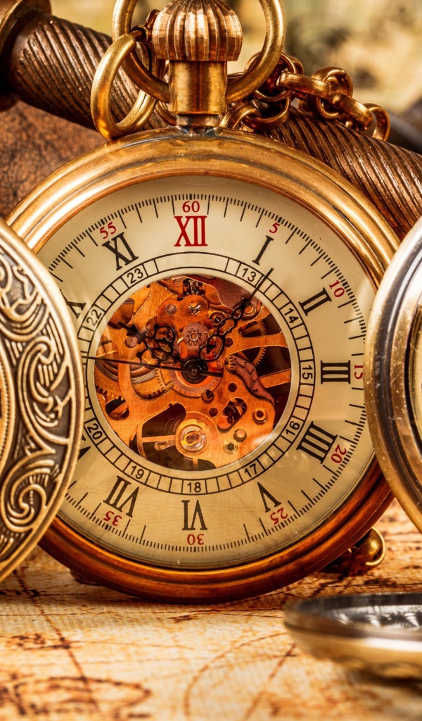 Старинные часы из драгоценных металлов