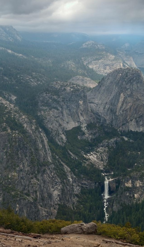 Скалы в парке Йосемити в США