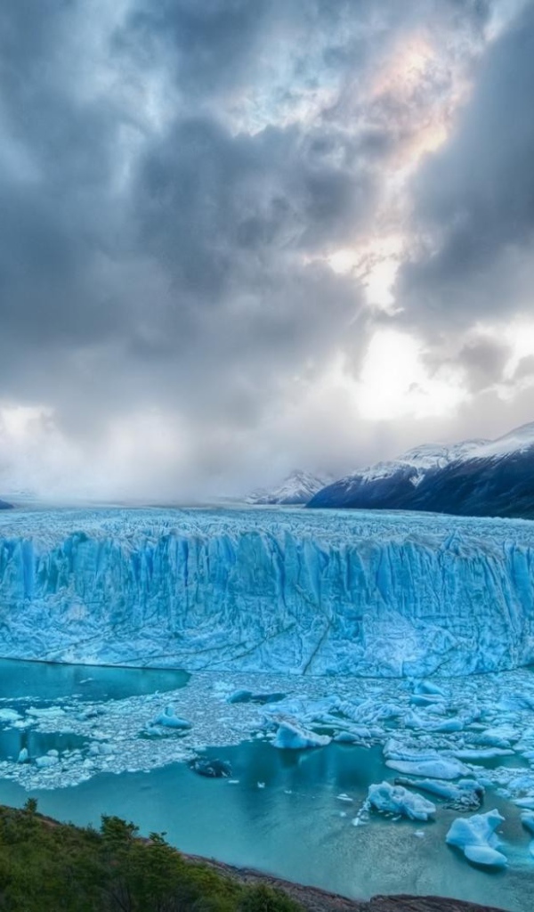 Голубой лед горного ледника