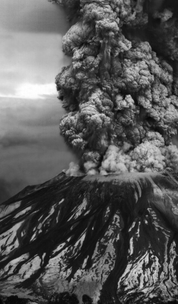 Черно белое фото извержения