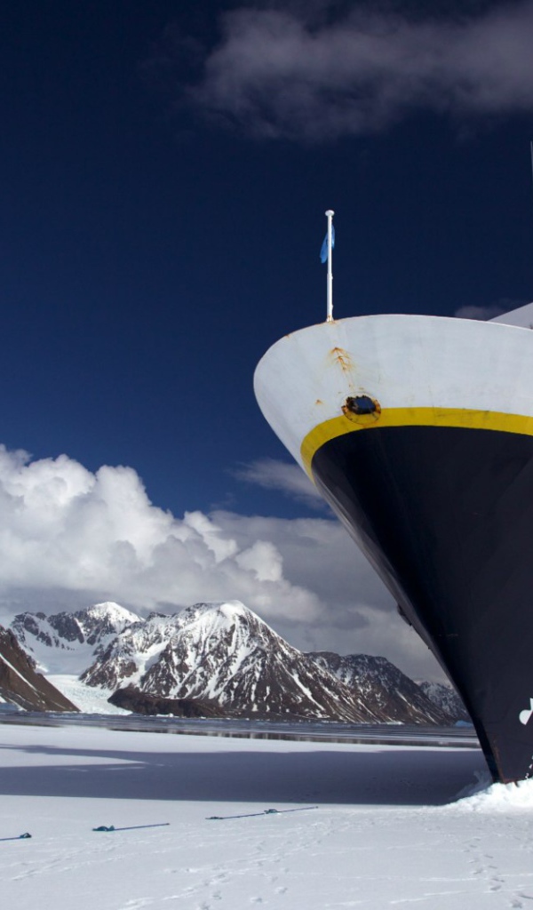 Экспедиционное судно National Geographic Explorer