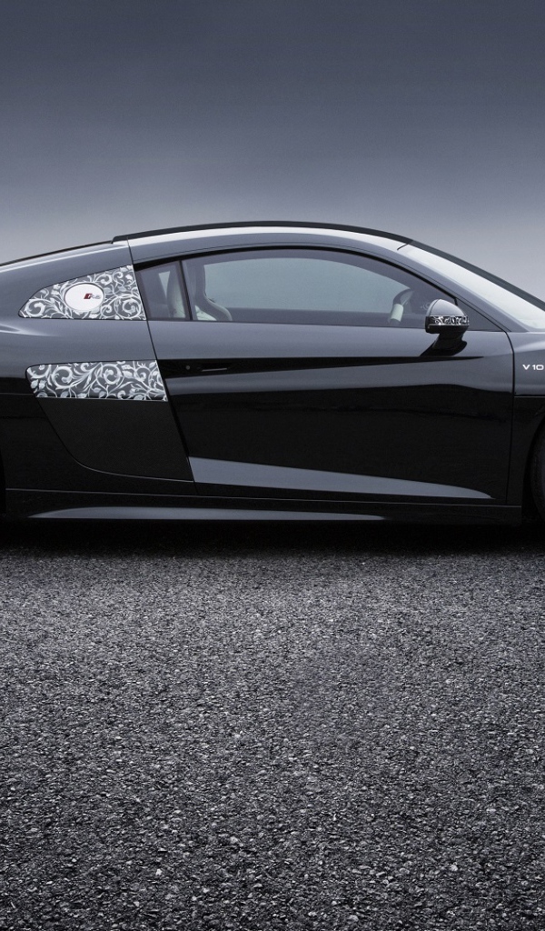 Стильный черный автомобиль Audi R8 V10 