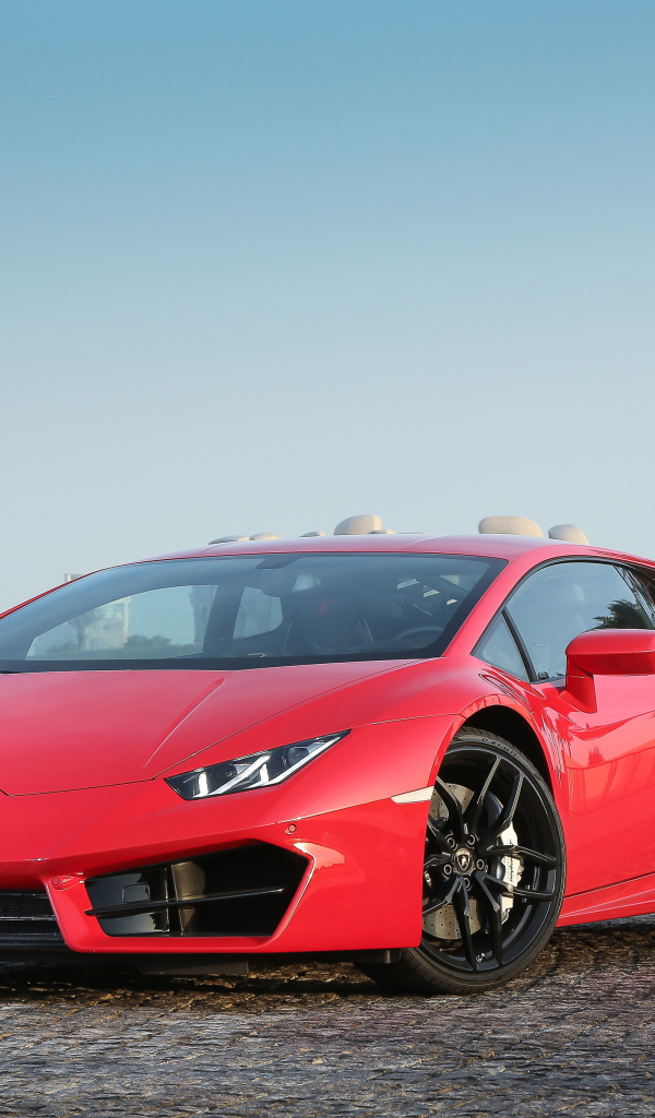 Красный спортивный автомобиль Lamborghini Huracan