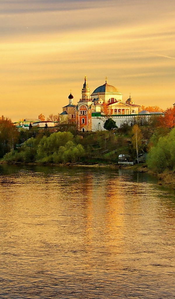 Закат над рекой, город Торжок. Тверская область Россия 