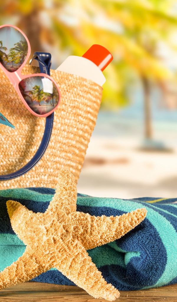 Пляжная сумка с очками, полотенцем, коктейлем и морской звездой