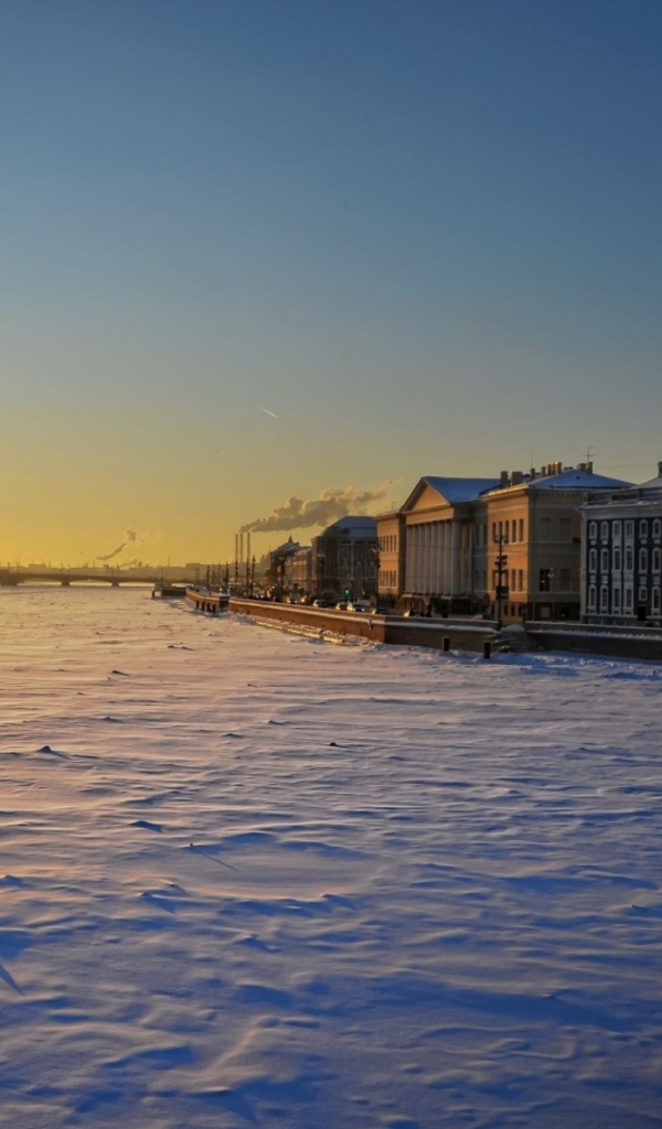 Восход зимнего солнца в Санкт Петербурге 