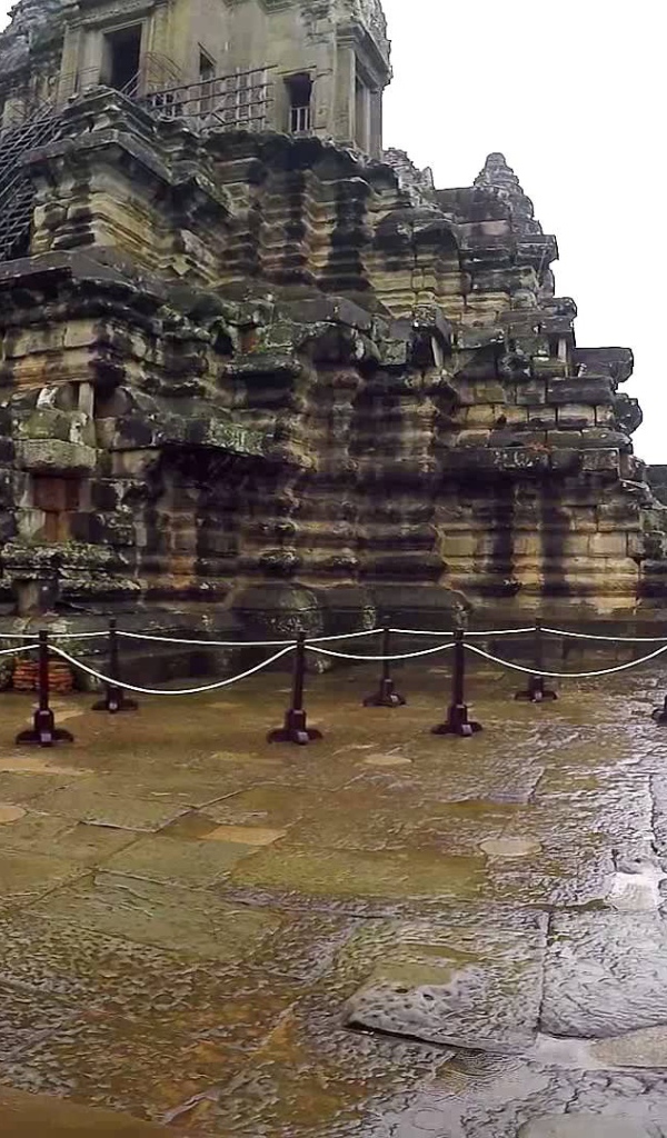 Храмовый комплекс Ангкор Ват Камбоджа после дождя 