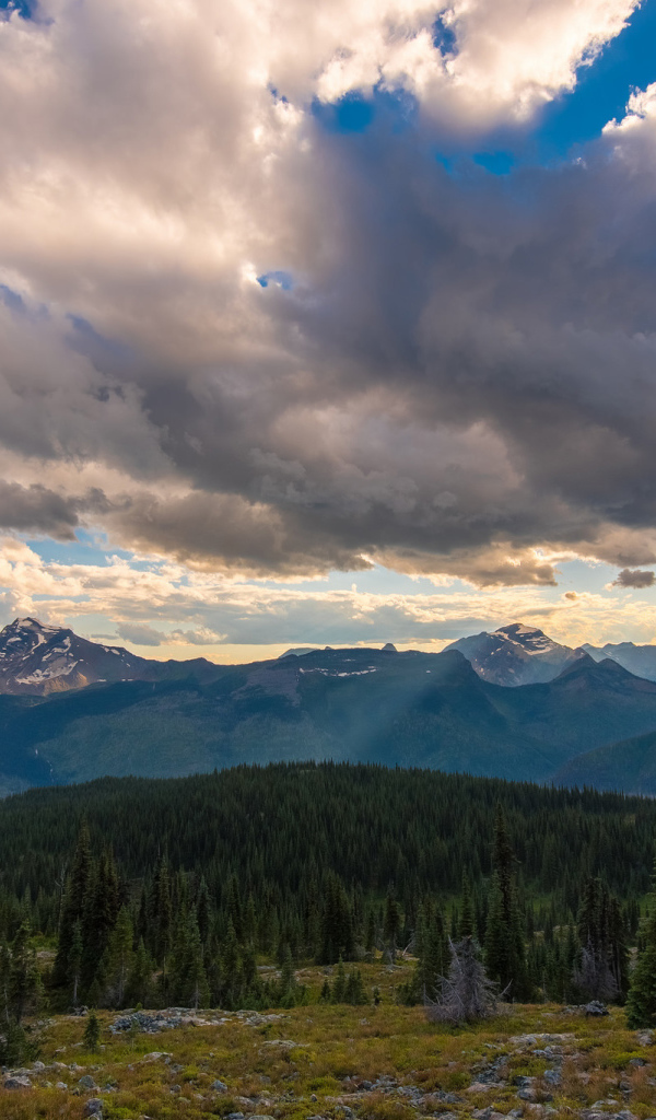 Облака над национальным парком Глейшер, Канада 