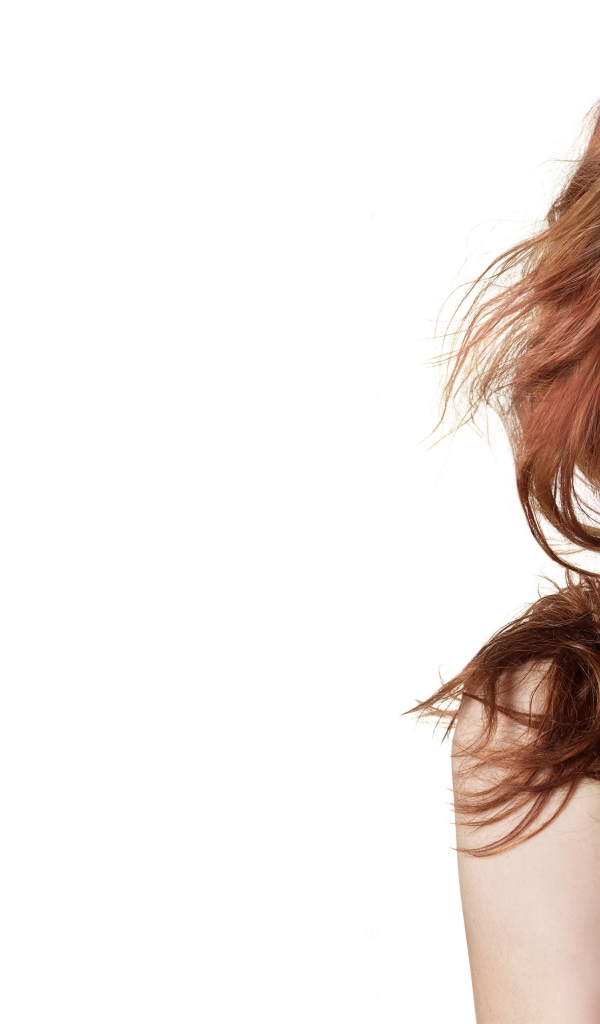 Актриса Кристен Стюарт с необычным украшением на шее