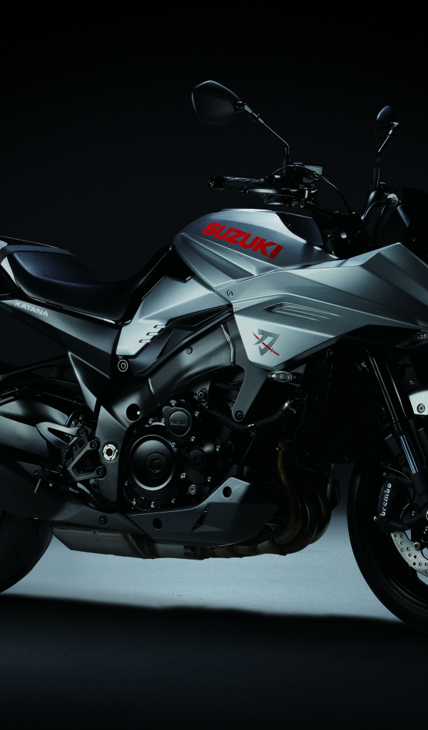 Мотоцикл Suzuki Katana 2020 года на сером фоне