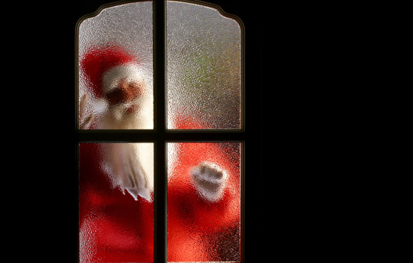 Санта за окном