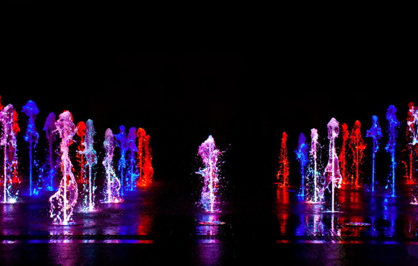 Разноцветный фонтан