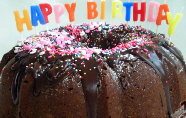 Шоколадный торт ко дню рождения