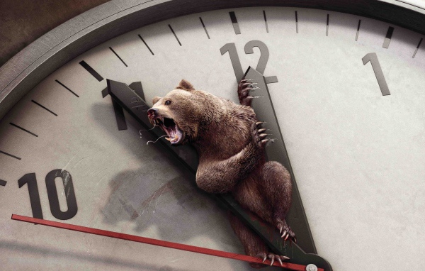 Медведь на стрелках часов
