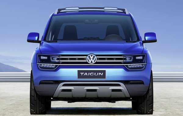 Красивый автомобиль Volkswagen  Taigun 2014