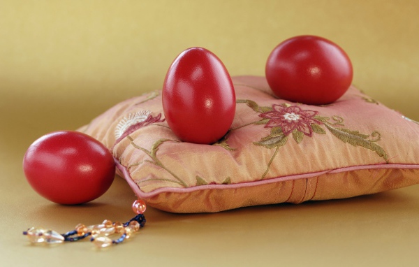 Яйца на подушке на Пасху