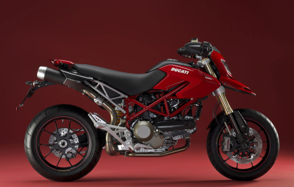 Мотоцикл модели Ducati Hypermotard