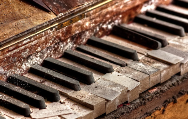 Старый гнилой рояль