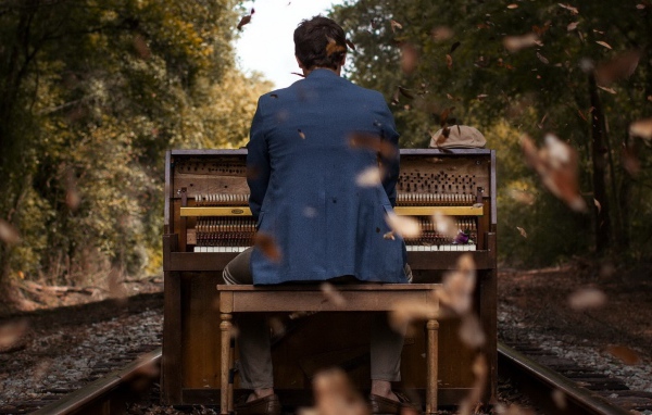Пианино на железной дороге