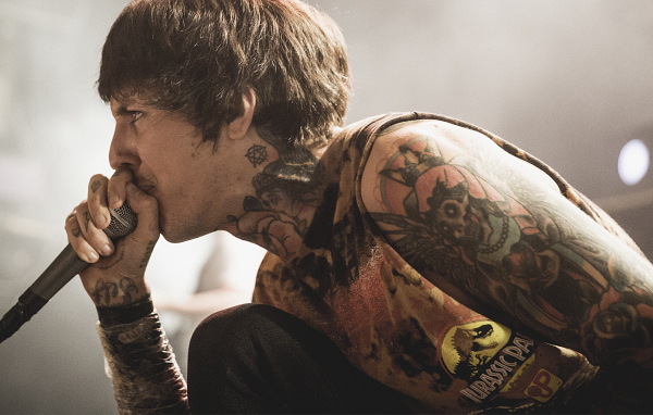 Татуированный рок певец