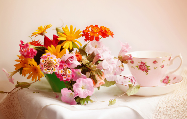 Букет цветов на салфетке