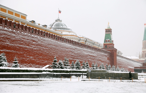Снег в Москве Кремль