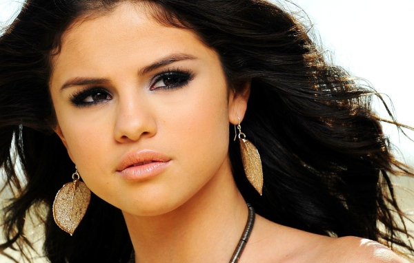 Popular singe Selena Gomez