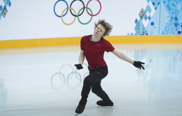 Обладатель серебряной медали канадский фигурист Кевин Рейнольдс на олимпиаде в Сочи