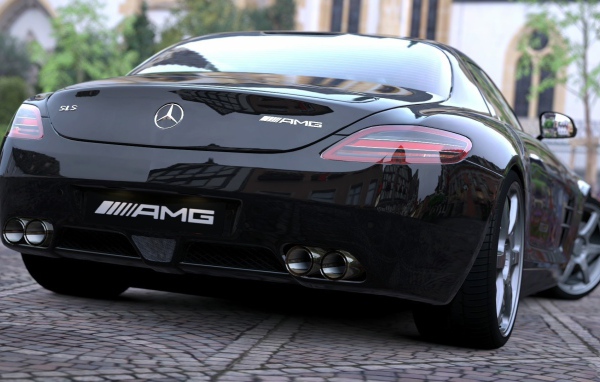Черный Mercedes-Benz, вид сзади