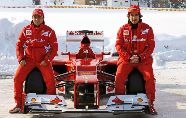 Гонщики Формулы 1 со своим автомобилем