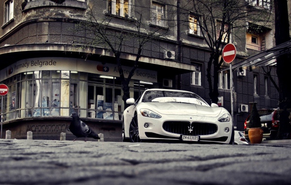 Maserati на улице в Белграде