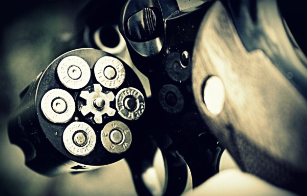 Полный комплект пуль в револьвере