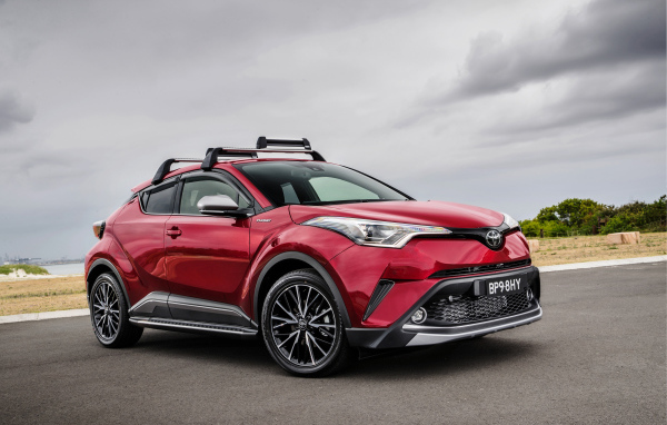 Red Crossover Toyota C-HR, 2017