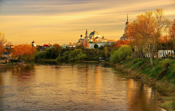 Закат над рекой, город Торжок. Тверская область Россия 