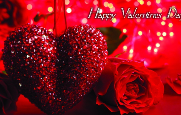 Большое красное сердце на День Влюбленных 14 февраля 